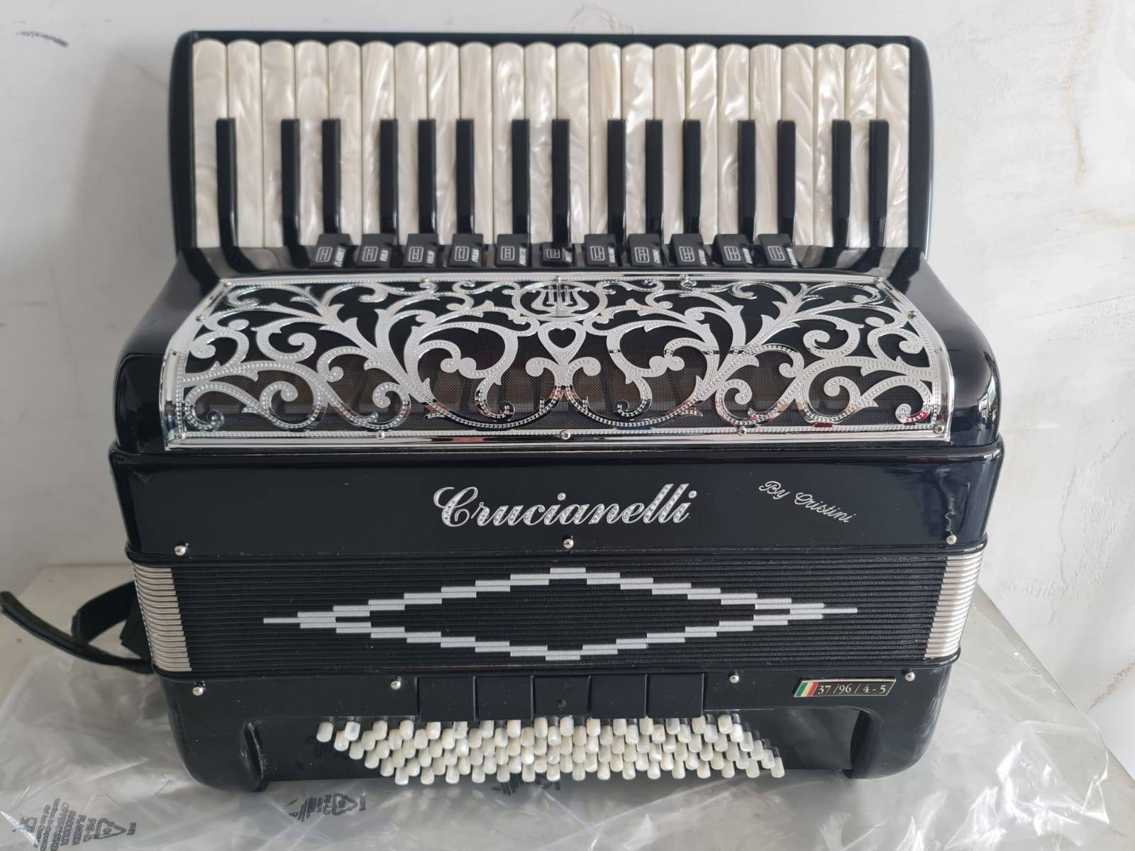 Crucianelli 37 / 96 / 4-5 - Acordeones Cristo
